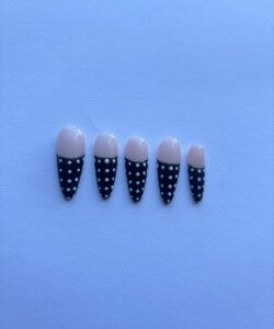 Musta Polkadot
